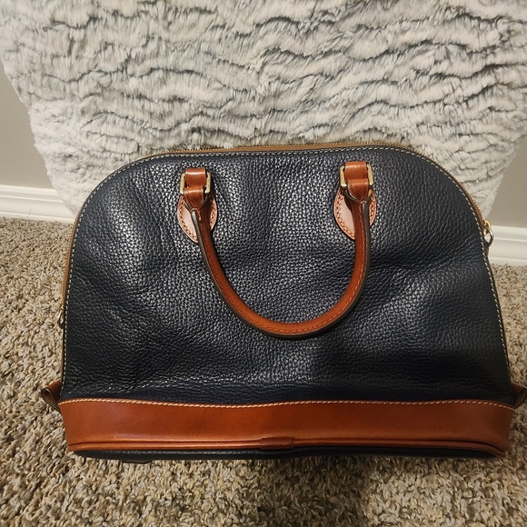 Dooney & Bourke - Picture 6 of 8